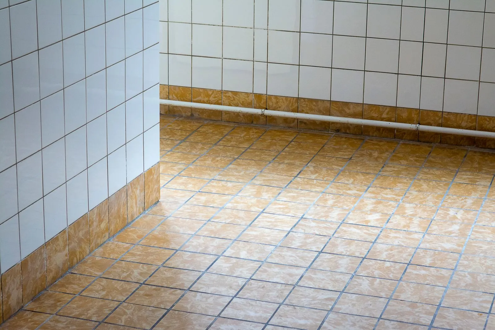 How to Choose Tile for a Bathroom Floor
